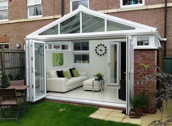 Edwardian-style conservatory with a square floor plan